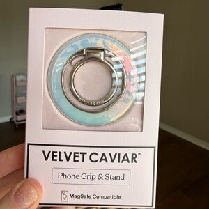 Velvet Caviar MagSafe ring